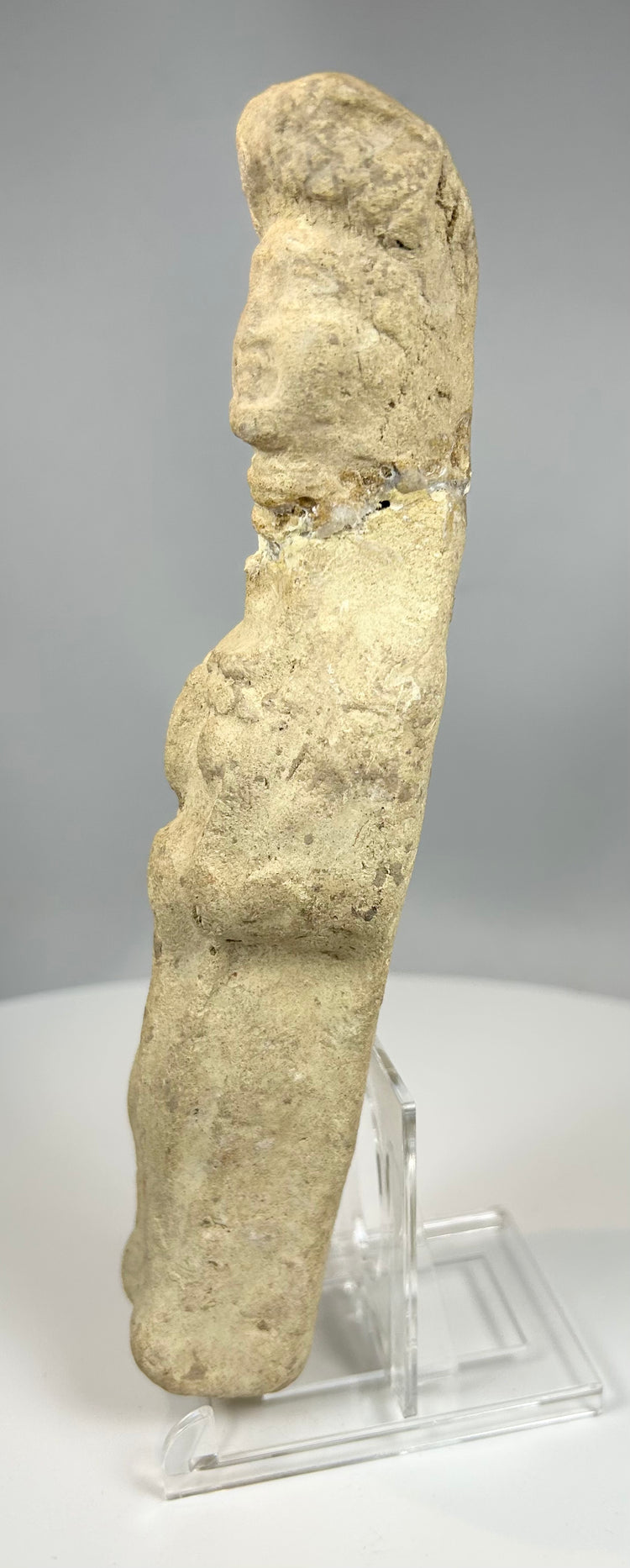 Ancient Near East votive figurine with folded arms and simple features