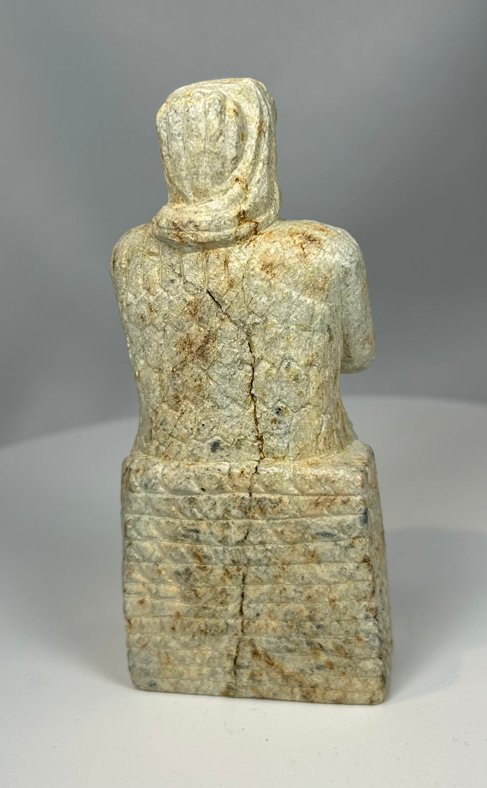 Mesopotamian Early Dynastic figurine with almond-shaped eyes