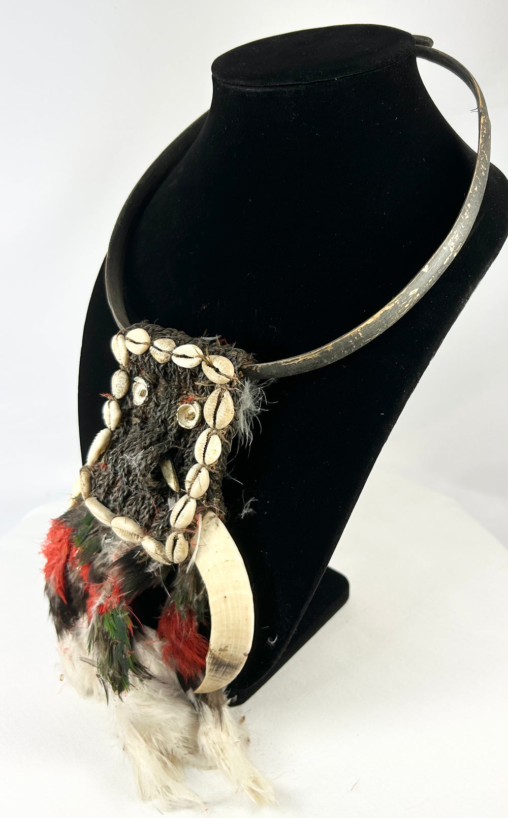 Early 20th-century Oceanic necklace featuring braided plant fiber and bone ornaments