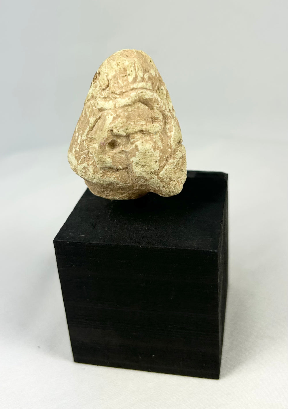 Mesopotamian ritual stone head sculpture, 2nd–1st millennium BCE, votive figure fragment on modern base