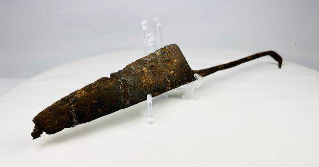 High to Late Middle Ages single-edged knife with tapered point and full tang