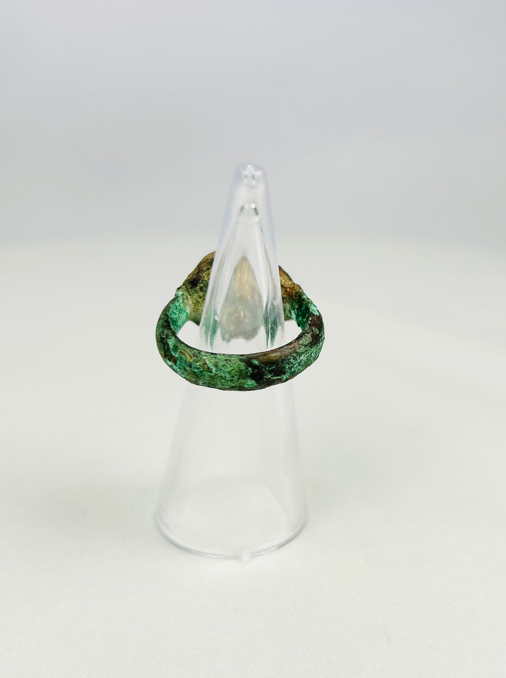 Neo-Assyrian garnet intaglio ring showcasing ancient craftsmanship