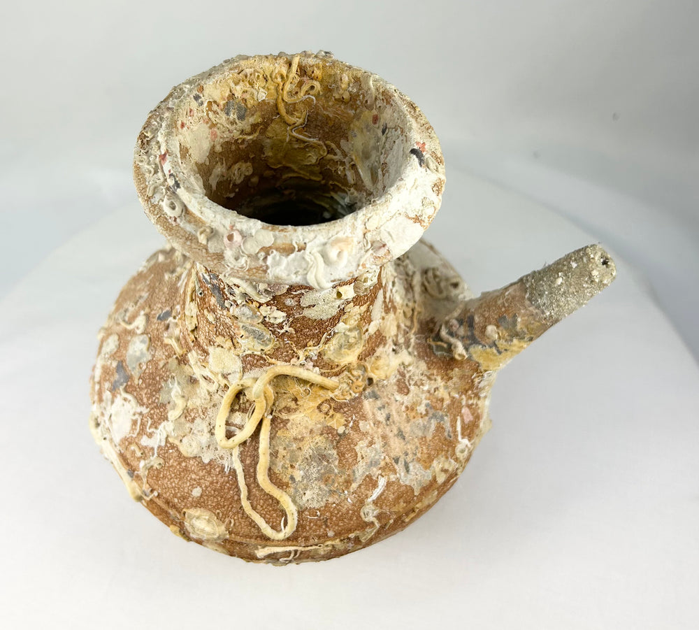 Song Dynasty maritime artifact, terracotta wine pot with wide body and slender spout