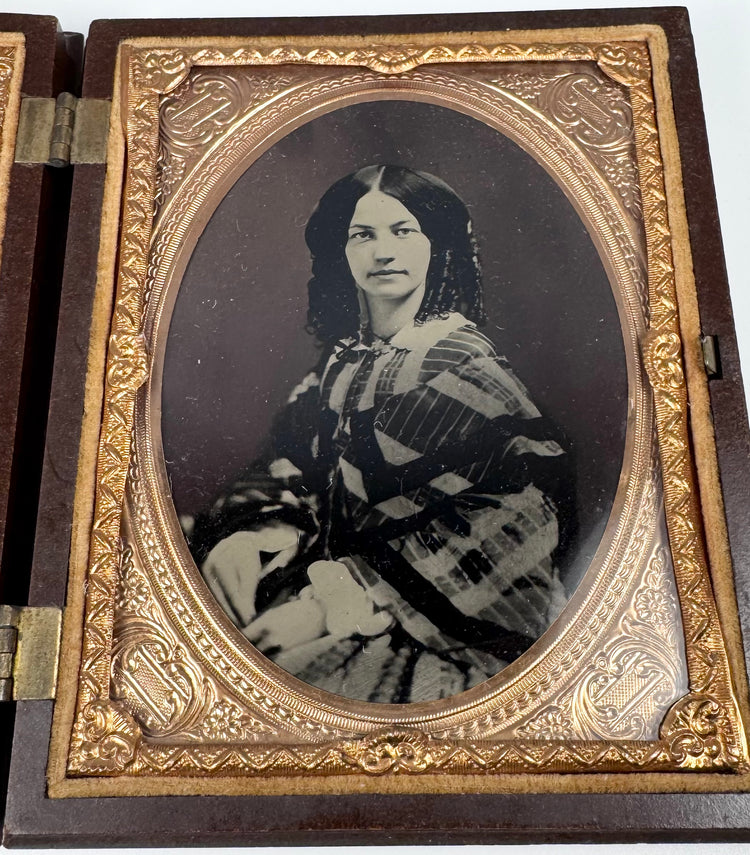 Victorian photographic case containing portraits of a formally dressed man and woman