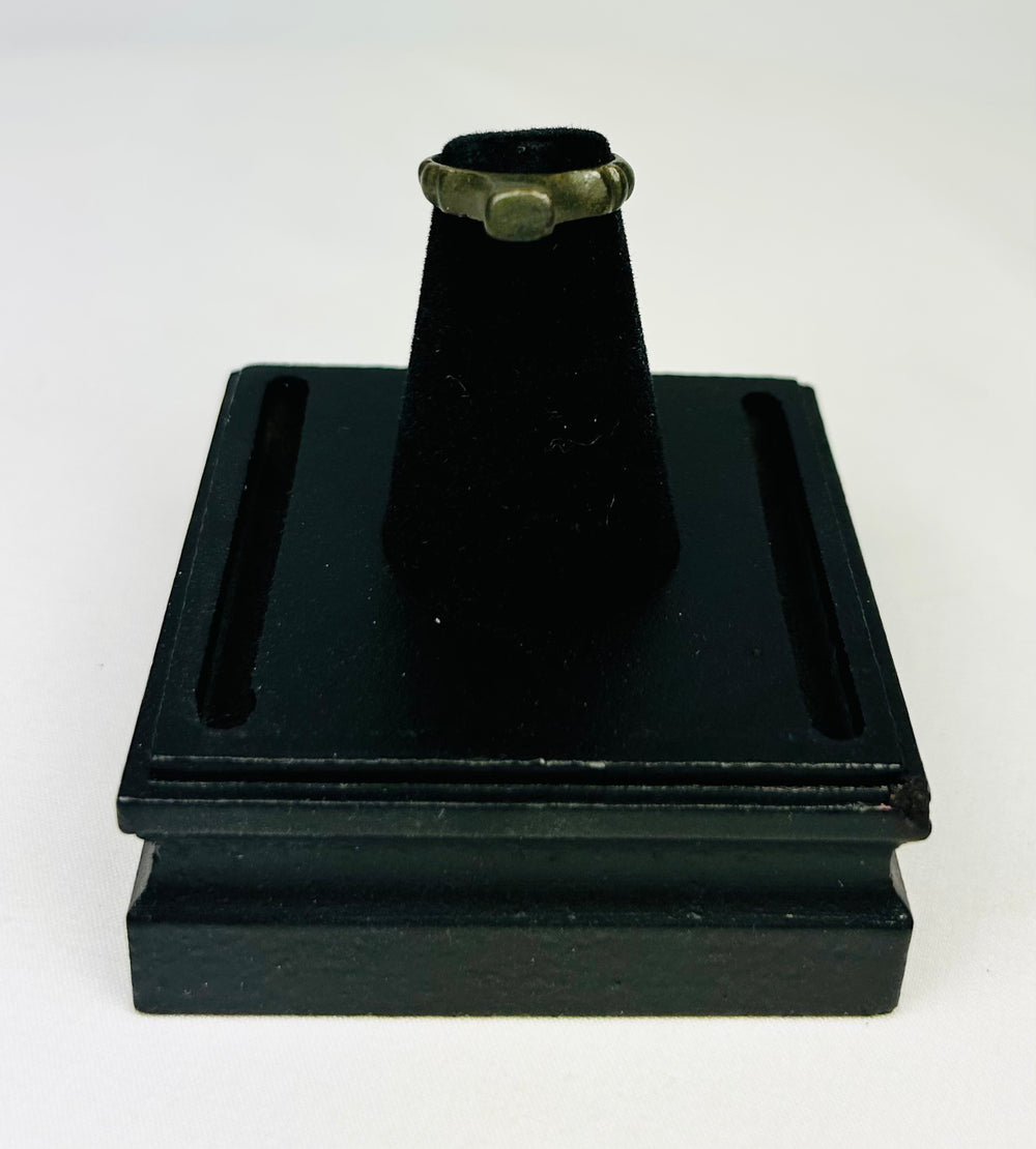 Mediterranean or Near Eastern antique ring reflecting historical artistry