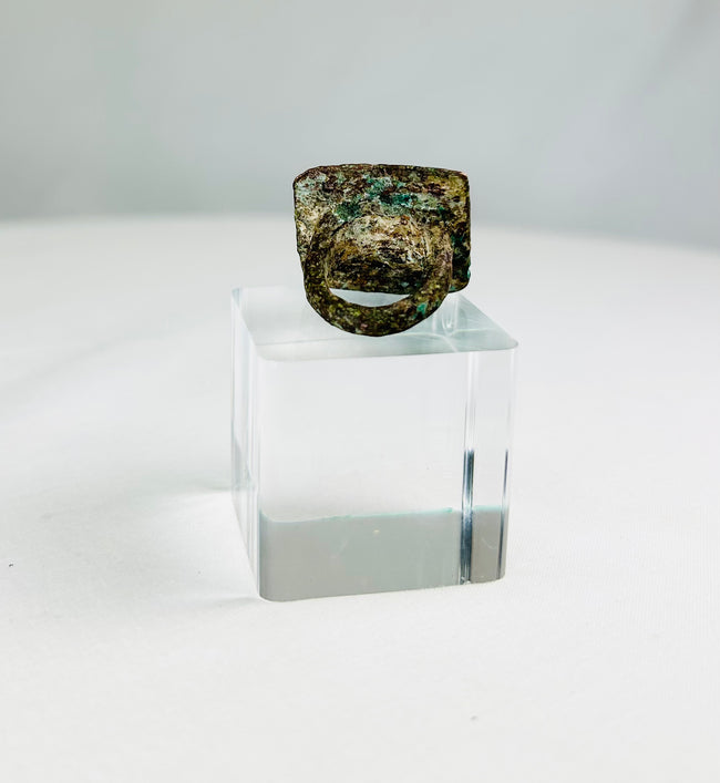 Early Christian–era bronze ring with paired birds motif, Mediterranean or Middle Eastern origin