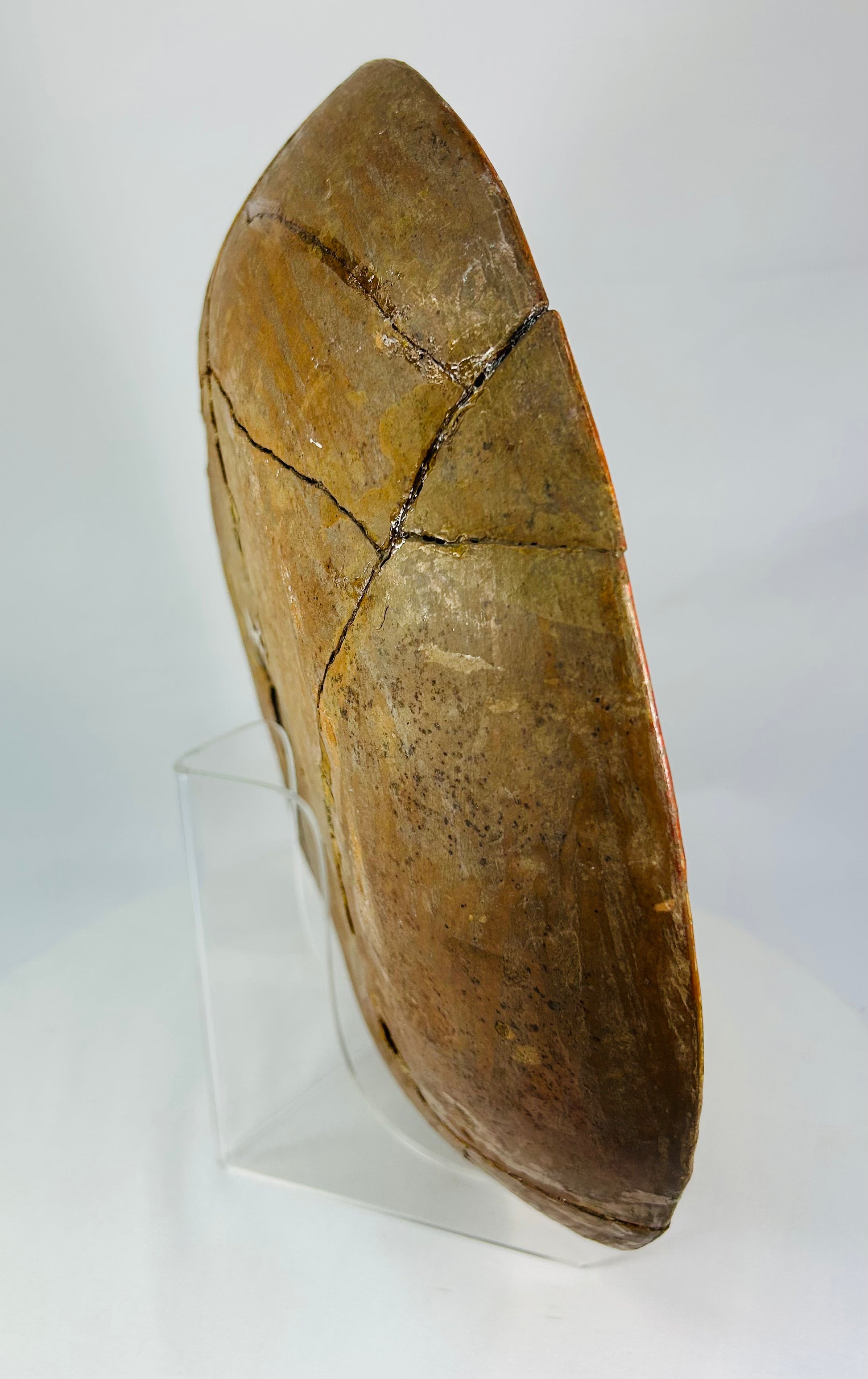 Alternate right-back oblique emphasizing contour and earthen firing tone.