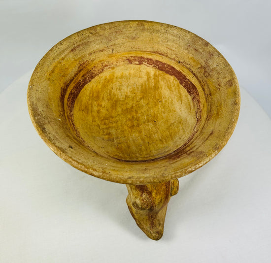 Top view of ancient Nicoya ceramic bowl with interior red-band decoration and tripod base