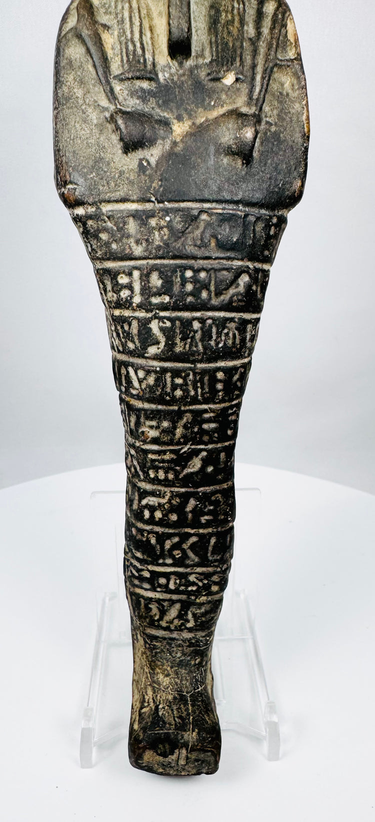 Detailed side profile of an ancient Egyptian shabti from the Kushite to early Saite period