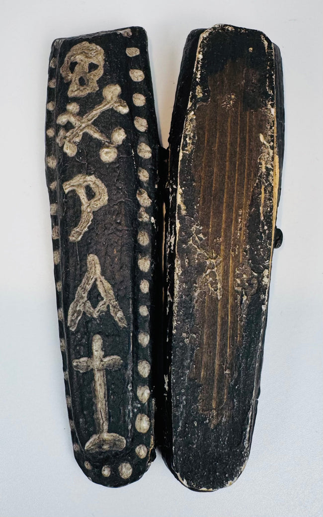 Antique Tödlein with painted skull-and-crossbones decoration
