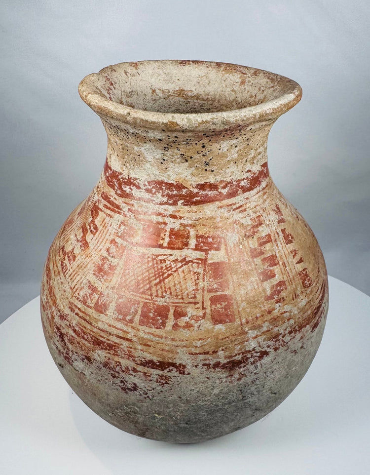 Profile of an ancient Costa Rican or Nicaraguan ceramic vessel