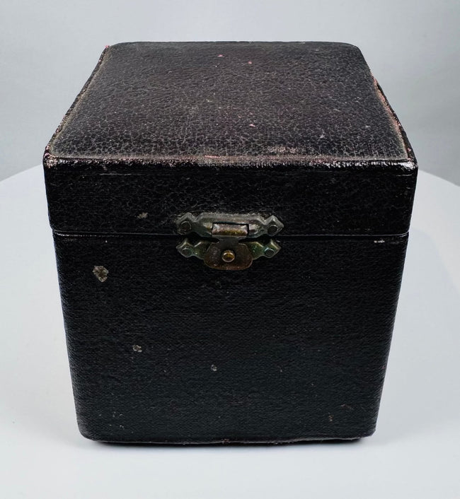 Early 20th-century British precision engineering instrument and accessories