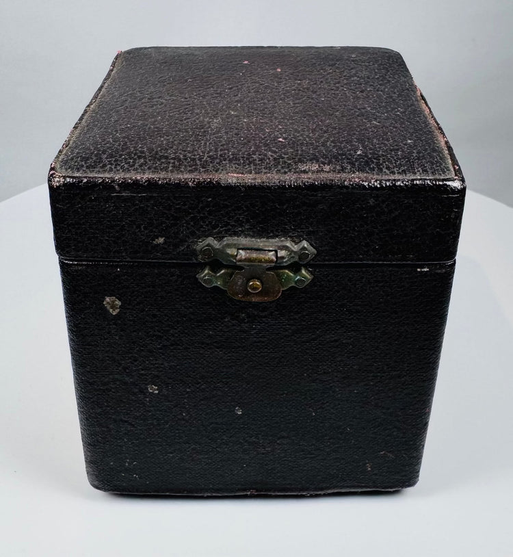 Early 20th-century British precision engineering instrument and accessories