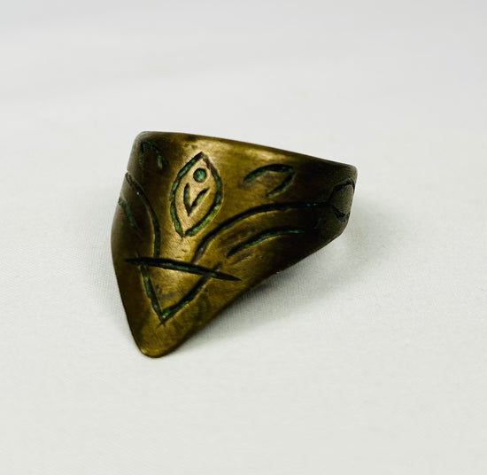 Central Asian brass archery ring with pointed face