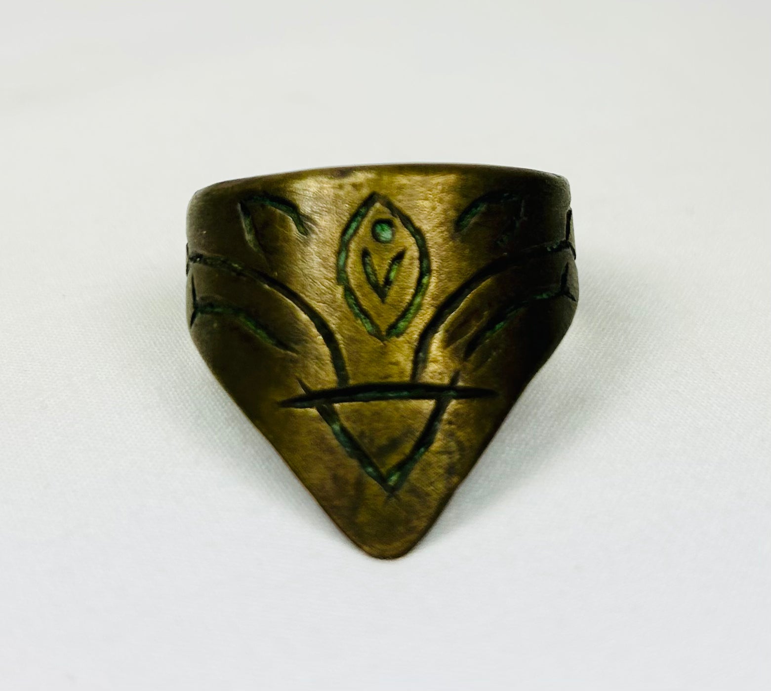 Antique archery thumb ring, flared protective lip