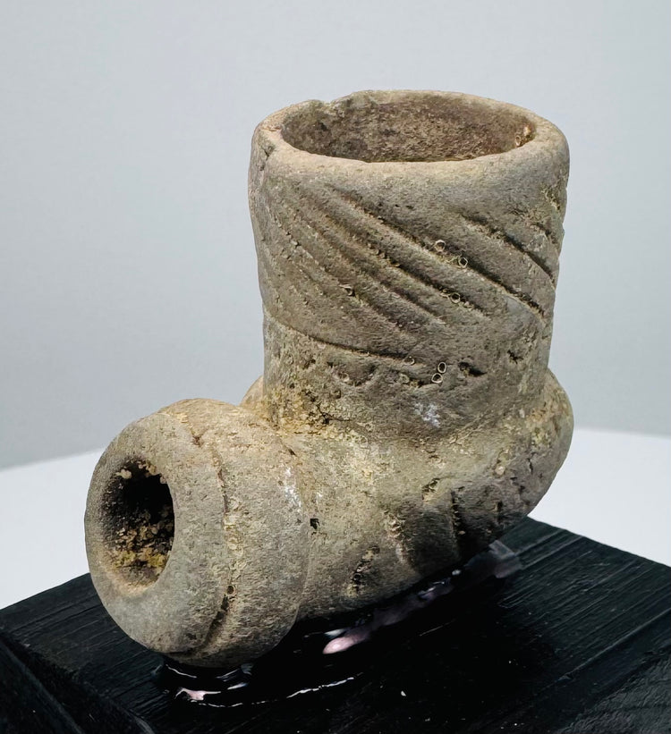 Open stem socket on a carved stone elbow pipe from ancient North America