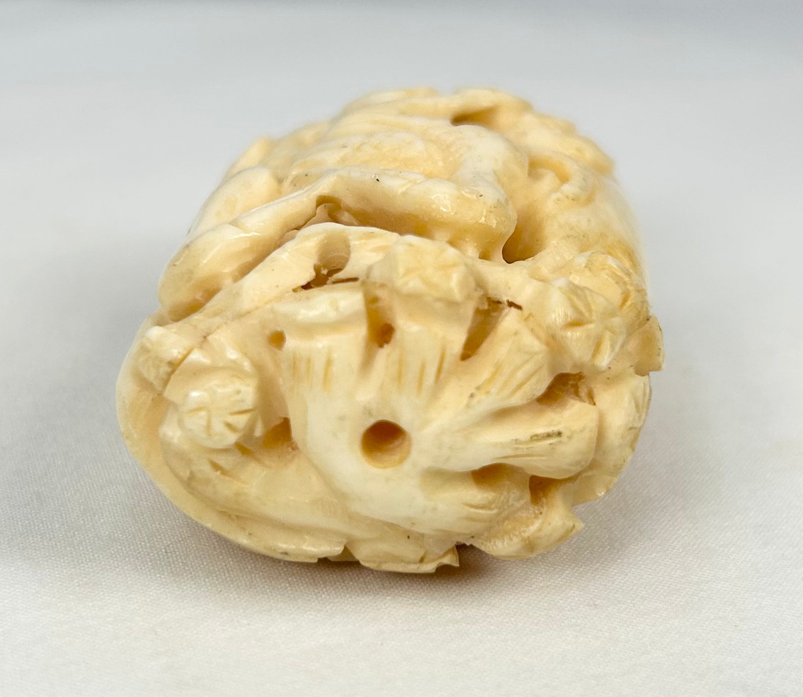 Museum-quality Japanese bone carving with birds and botanical detailing, Meiji to Taishō era