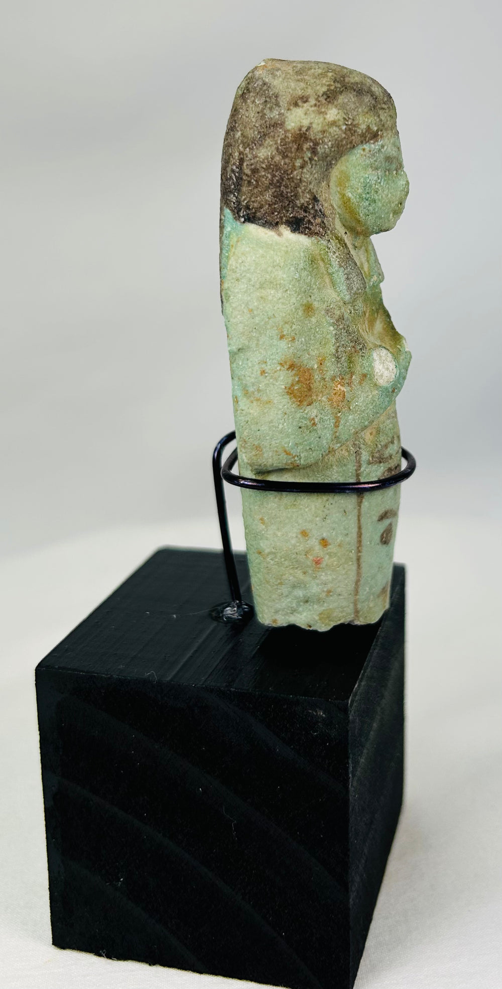 Egyptian Late Period ushabti statue with traditional wig and inscription column