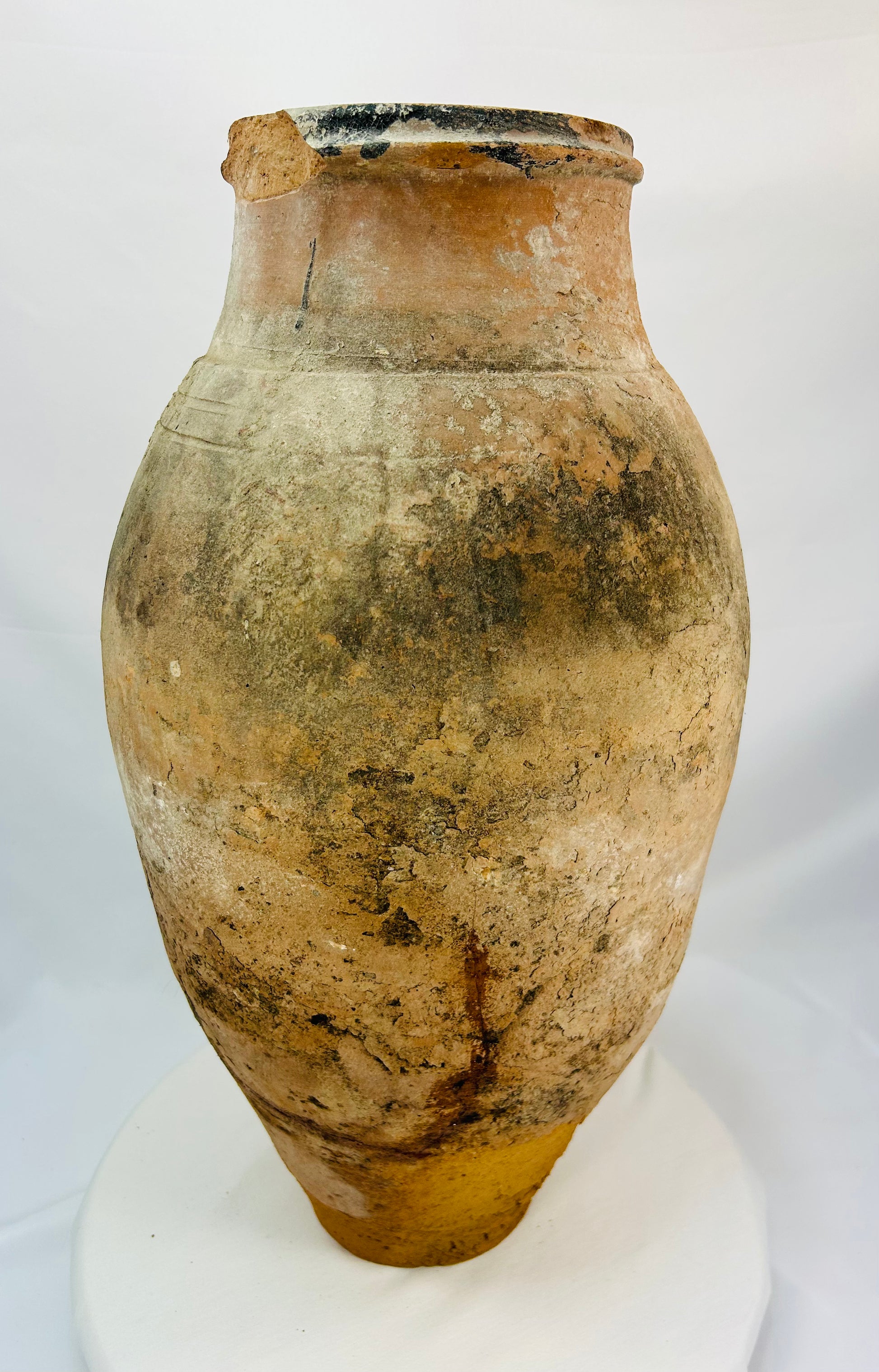 Large Eastern Mediterranean terracotta transport jar from the Late Byzantine period