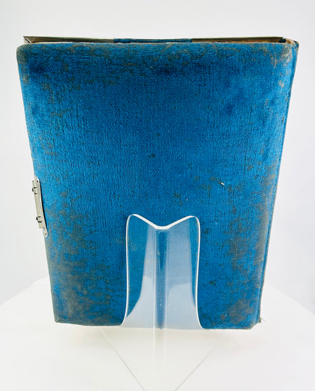 19th-century European gentleman’s covert pistol and dagger case with powder flask and accessories