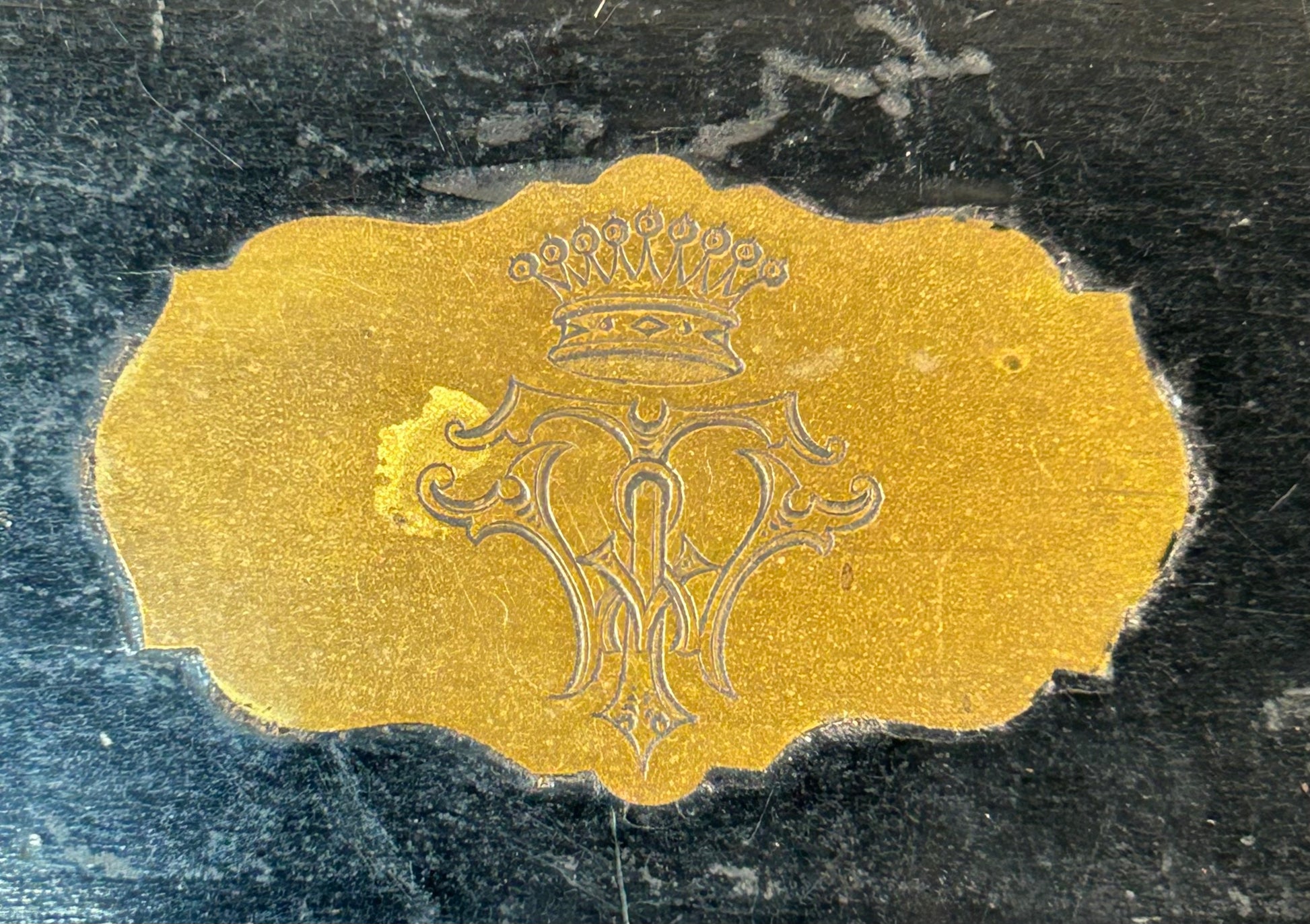 Victorian traveling medical chest with original contents and professional craftsmanship