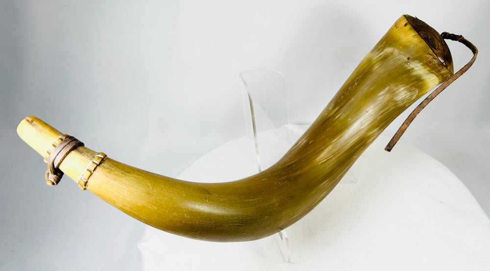 Late 18th century priming powder horn with original wooden fittings