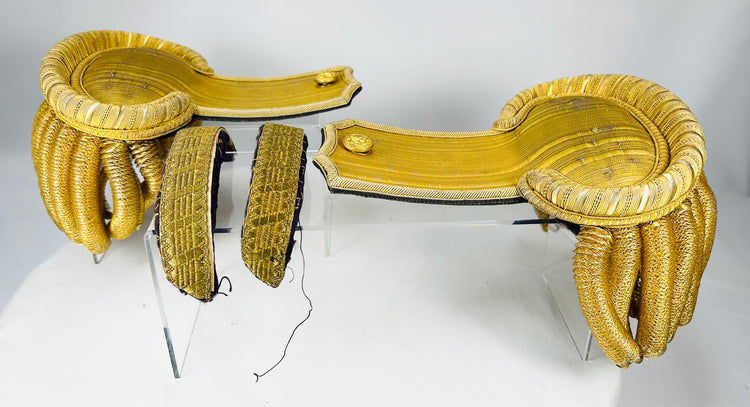 Spanish-American War era U.S. Navy dress epaulettes with gilt eagle buttons and original case