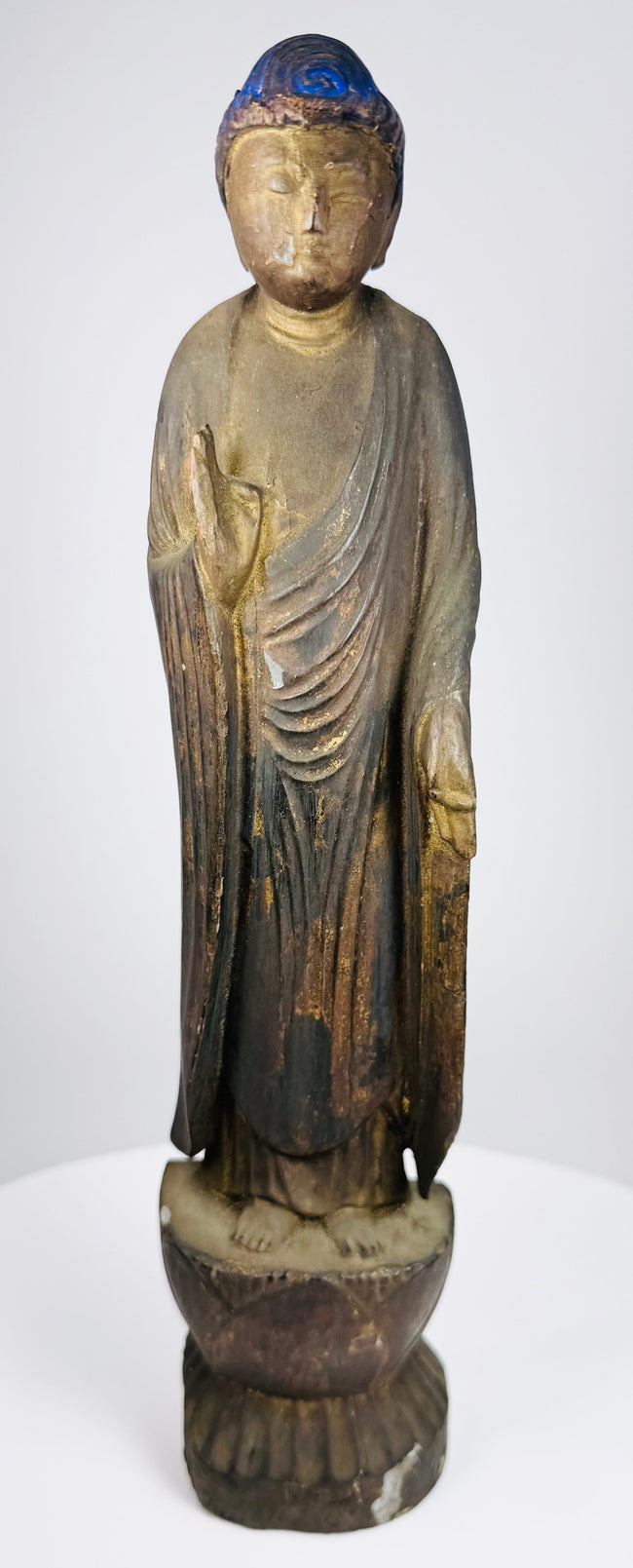 Full front view of the standing Amida Buddha in the traditional raigō-in gesture