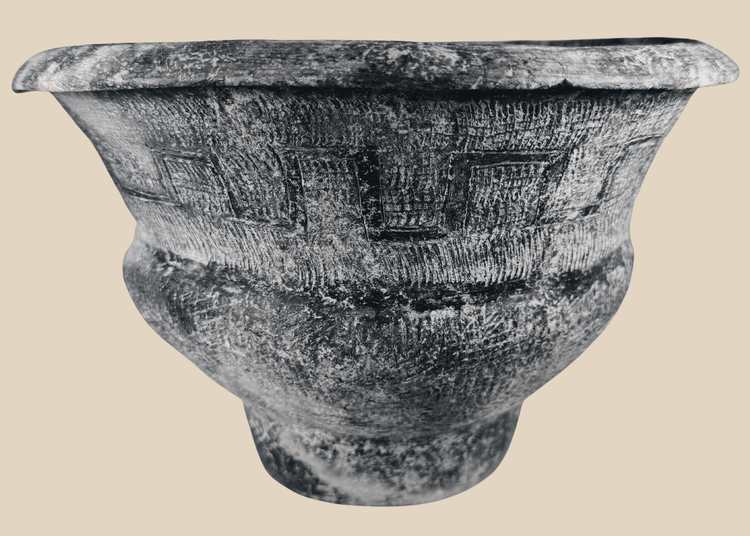 Large Ban Chiang-style earthenware vessel with incised geometric decoration and flared rim