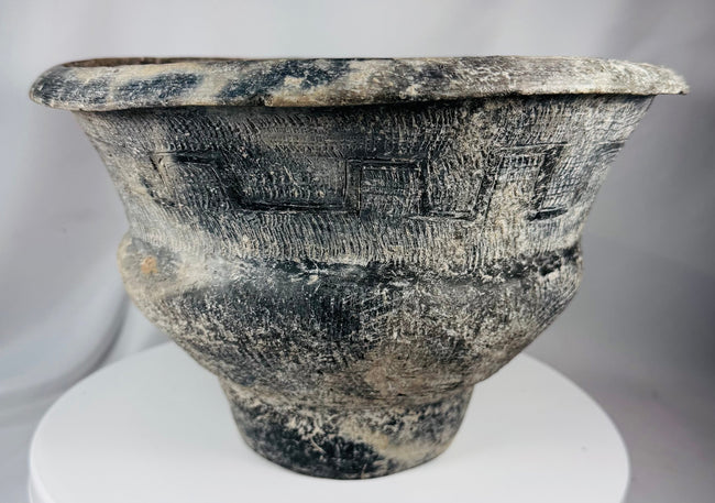 Southeast Asian Ban Chiang-style pottery displaying geometric ornamentation and bold sculptural contours