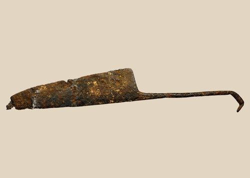 Excavated medieval European long knife, circa 12th–15th century CE, forged from iron/steel. Wide single-edged blade with tapered point, full-length tang with curved end, showing patina and surface aging. Functional weapon and utility tool reflecting High to Late Middle Ages craftsmanship and daily life.