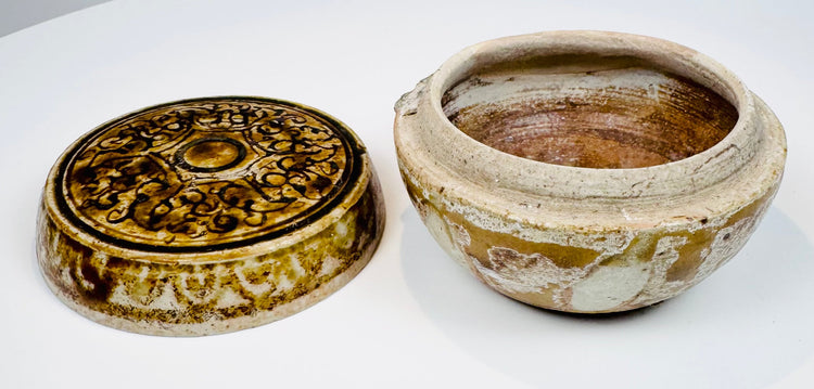 Underside of the Thai stoneware box showing its recessed unglazed foot