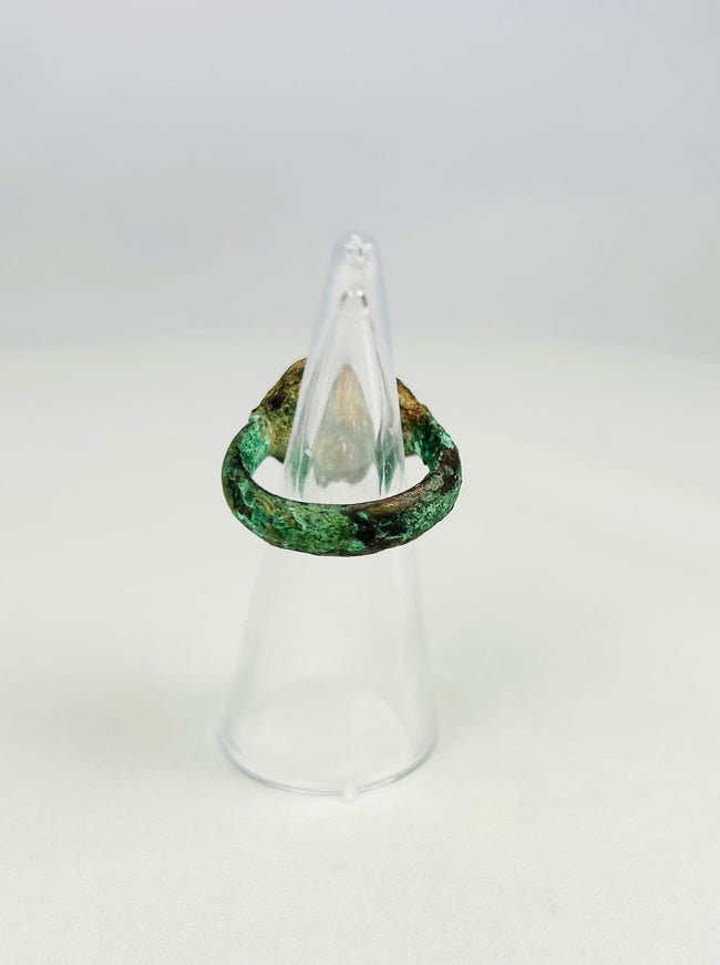 Neo-Assyrian garnet intaglio ring showcasing ancient craftsmanship