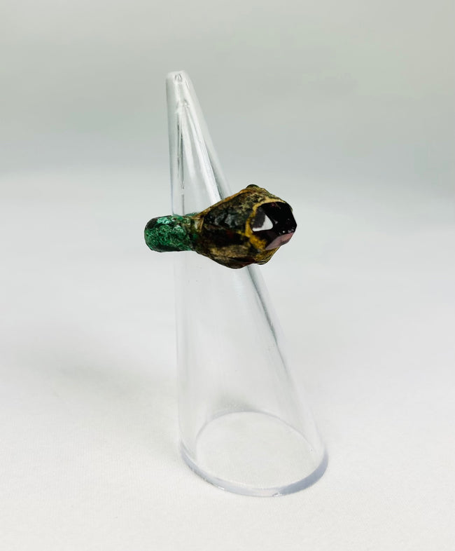 9th–7th century BCE bronze ring from Assyria with garnet intaglio design