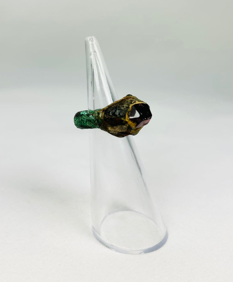9th–7th century BCE bronze ring from Assyria with garnet intaglio design