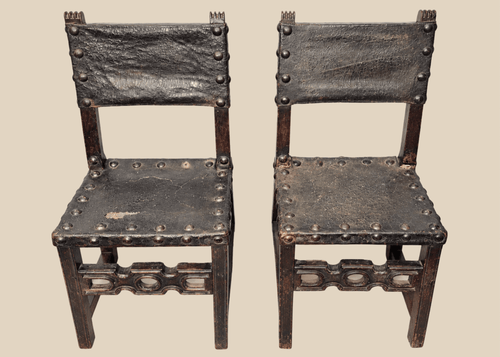 Pair of 17th-century Spanish Baroque walnut side chairs with leather upholstery