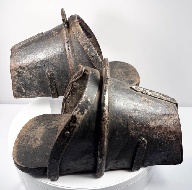 Side view of Renaissance Spanish estribos de tapadera protective cavalry stirrups