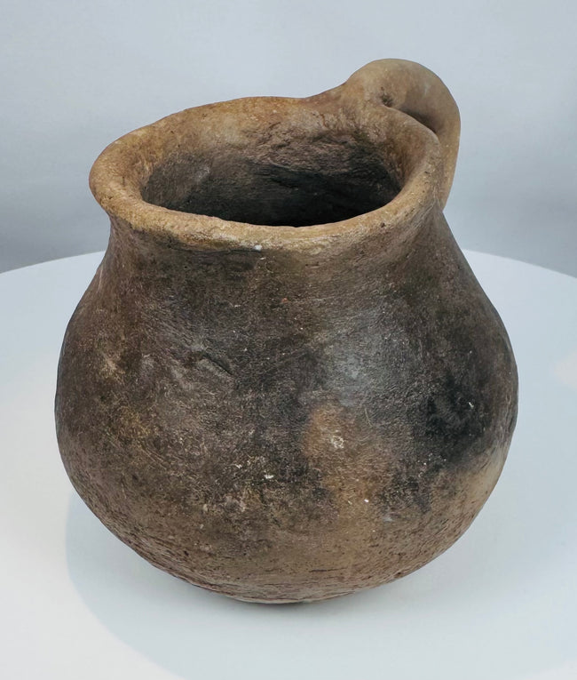 Pre-Columbian earthenware mug attributed to the Casas Grandes culture, showcasing the craftsmanship of ancient northern Mexico.