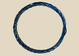 Pulsera romana de vidrio retorcido | Tono azul intenso | Hacia los siglos I-IV d. C.