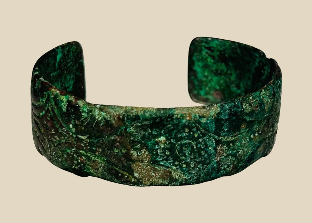 Ancient Persian Sassanian bronze cuff bracelet, open-ended, with incised geometric and floral patterns and natural green patina, circa 3rd–6th century CE