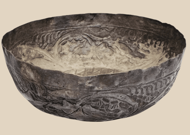 Medieval Seljuk silver unguent bowl from Persia dating to the 12th–13th century, featuring finely engraved floral and geometric decoration.