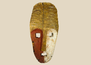 Masque tribal du fleuve Sepik | Masque rituel en bois dur rouge et blanc bicolore | Papouasie-Nouvelle-Guinée | Vers 1900-1940