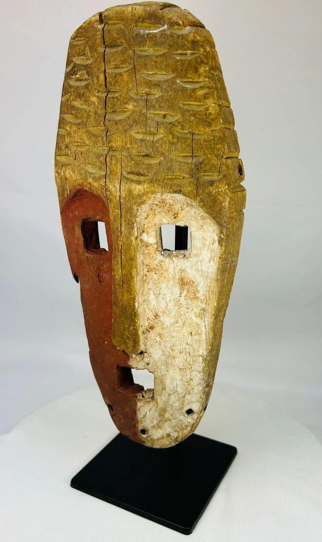Papua New Guinea dual-colored Sepik River ceremonial mask circa 1900–1940