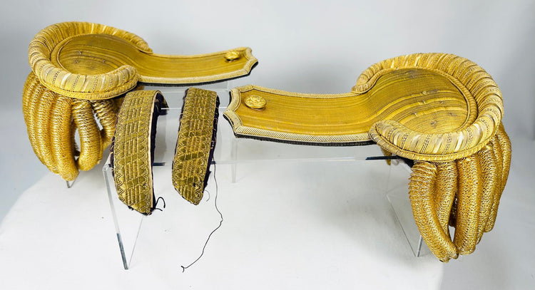Spanish-American War era U.S. Navy dress epaulettes with gilt eagle buttons and original case