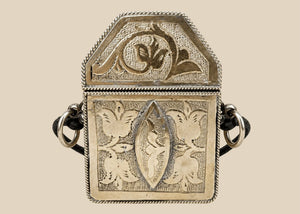 Caja de amuletos Gau de plata tibetana | Santuario portátil | Siglo XIX
