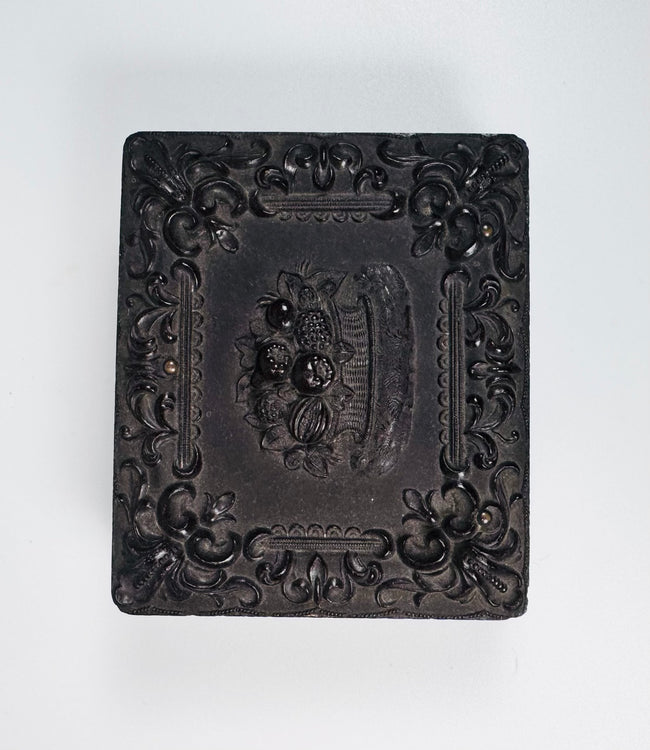 Early American daguerreotype portrait with gilt brass mat and velvet-lined Union case
