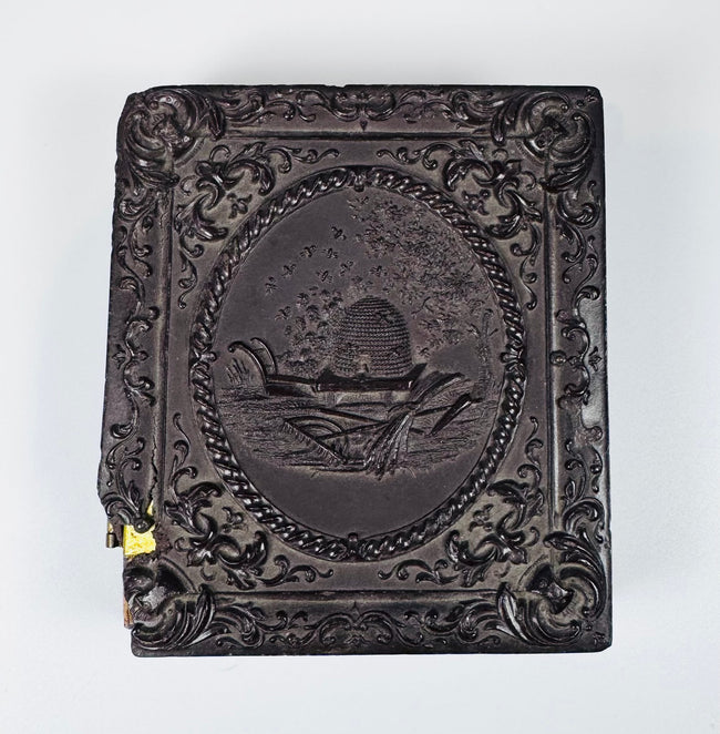 Original Victorian Union case containing two daguerreotype photographic portraits