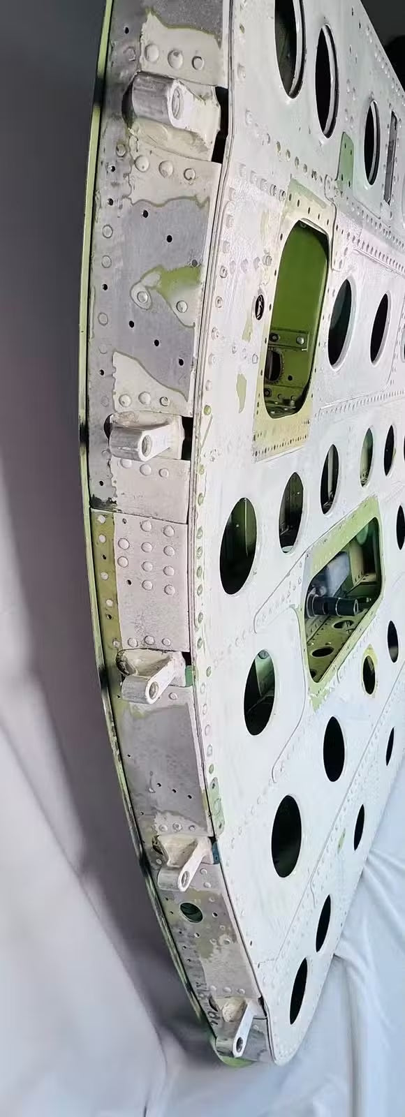 Side profile of the Boeing 737 aft cargo door showing its depth, curved edges and internal construction