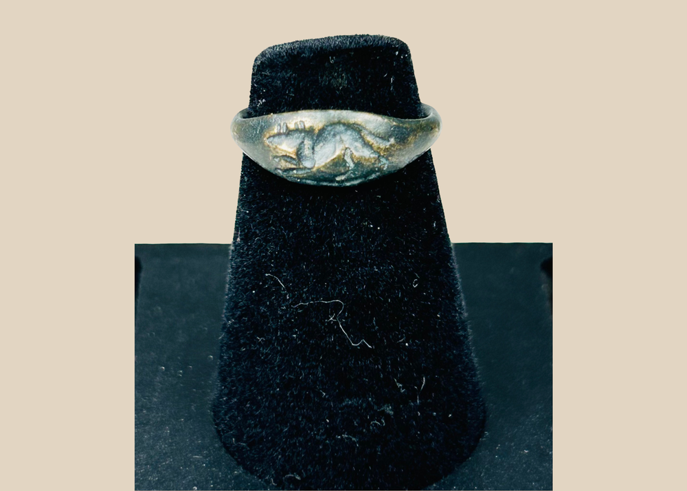 Ancient Roman bronze ring with raised mouse motif bezel and archaeological patina