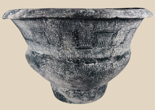 Large Ban Chiang-style earthenware vessel with incised geometric decoration and flared rim